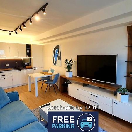 Luxury Apartment Vbloku Praha Bagian luar foto
