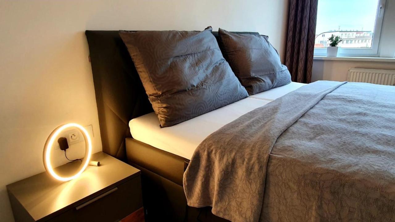 Luxury Apartment Vbloku Praha Bagian luar foto
