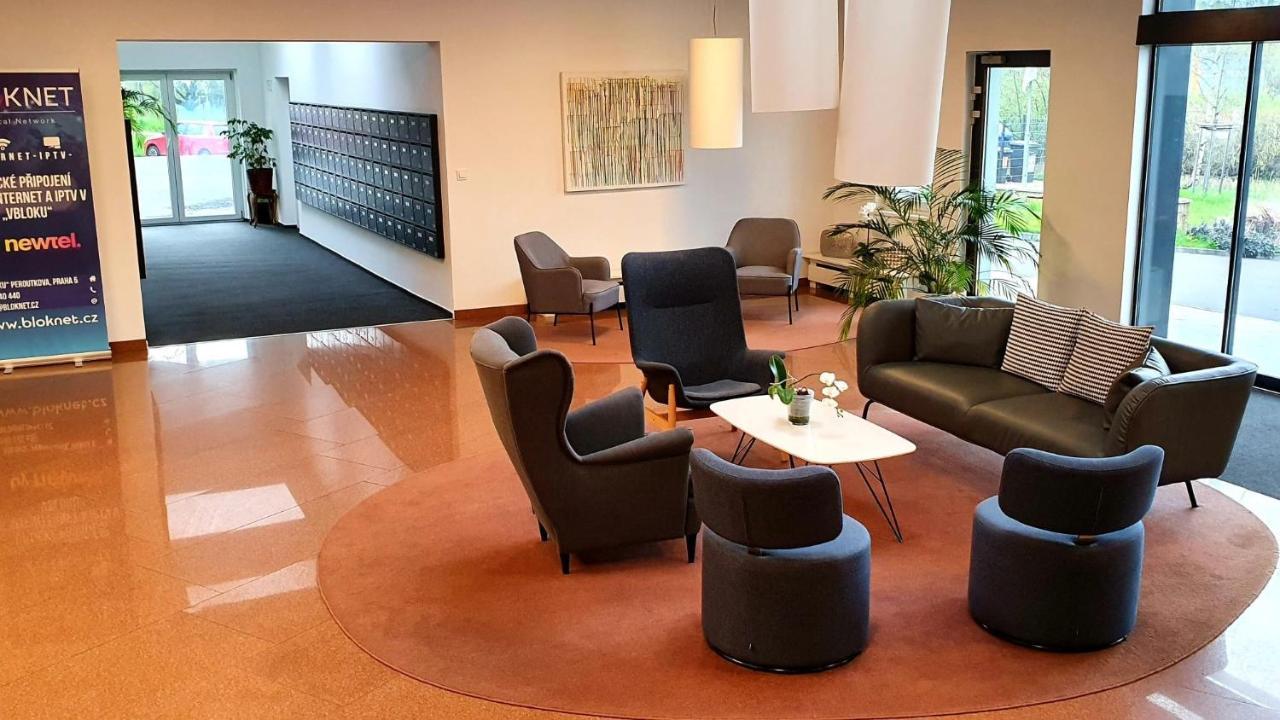 Luxury Apartment Vbloku Praha Bagian luar foto